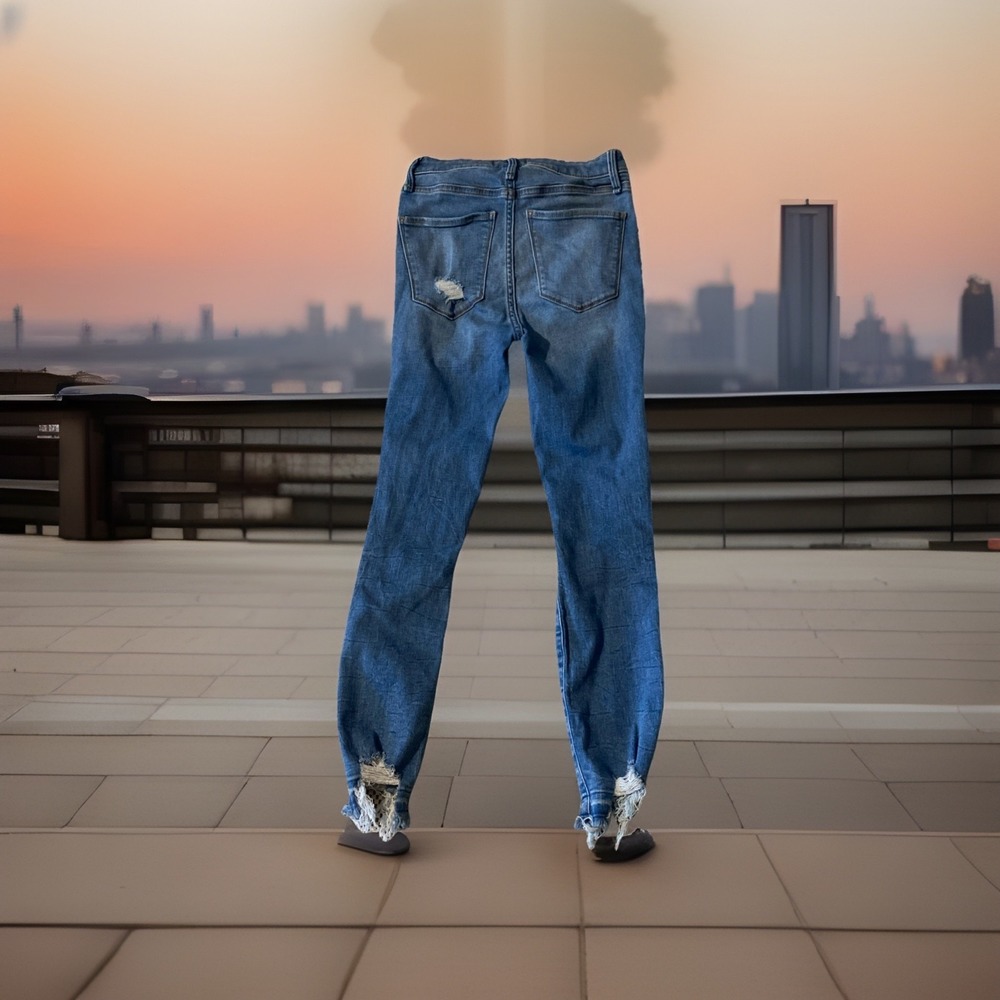 Abercrombie and Fitch Women's Simone High Rise Ankle Distressed Jeans size 24/00